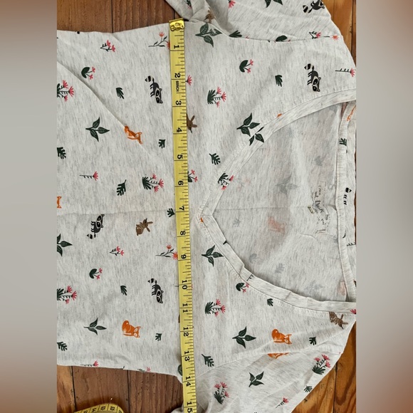 TWIK | Long sleeves V-neck tee. Cute animal patterns. Size XS. - Picture 7 of 8